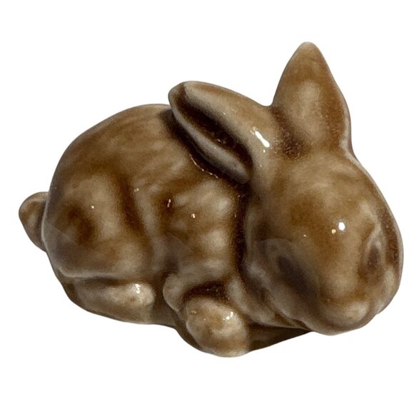 Vintage Wade England Brown Bunny Rabbit Whimsies Figurine Red Rose Tea - Picture 1 of 5